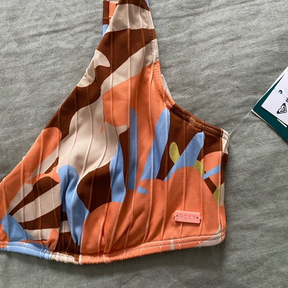 Roxy Floradelic bikini (M top L bottom) - Picture 5 of 6